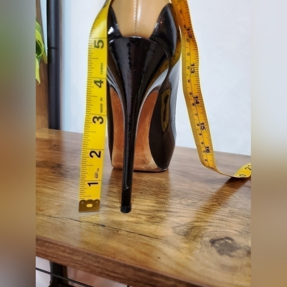 Jimmy Choo nude and black Platform Pumps. Size 38. Very good used condition - Picture 10 of 12